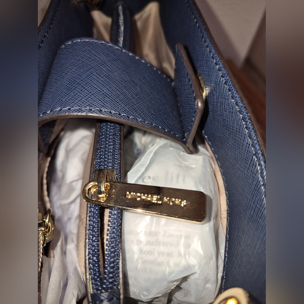 Michael Kors Flower Sofia Medium Bag - Picture 5 of 7